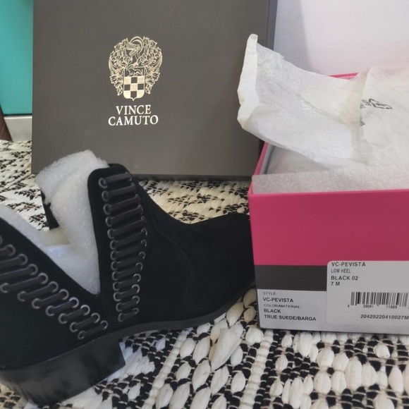 VINCE CAMUTO Prevista Black Suede Booties - Picture 6 of 6